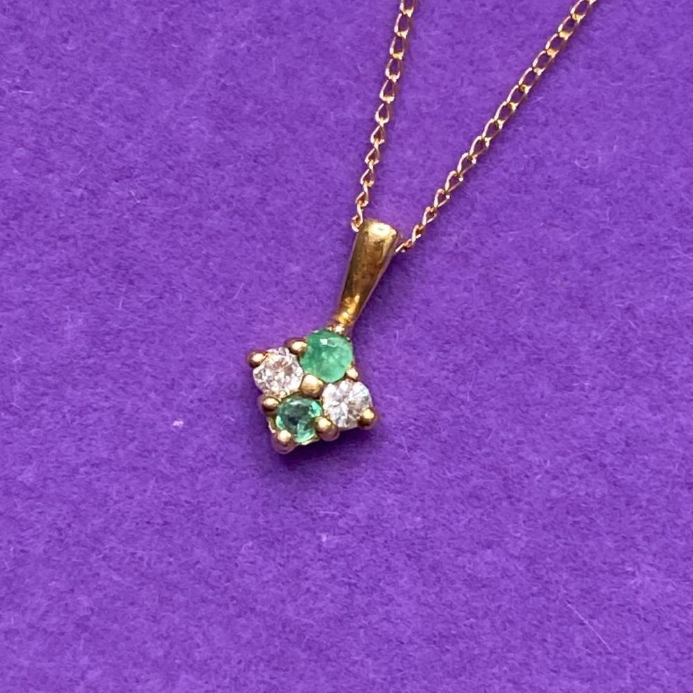 💛 10k Yellow Gold Flower Emerald & Diamond Necklace